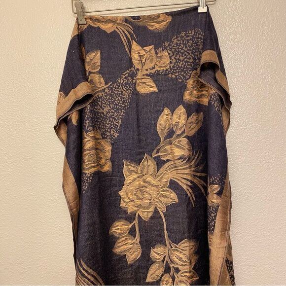 Ama Waterways navy blue beige tan large floral print fringe Scarf 28x76 - Picture 4 of 10